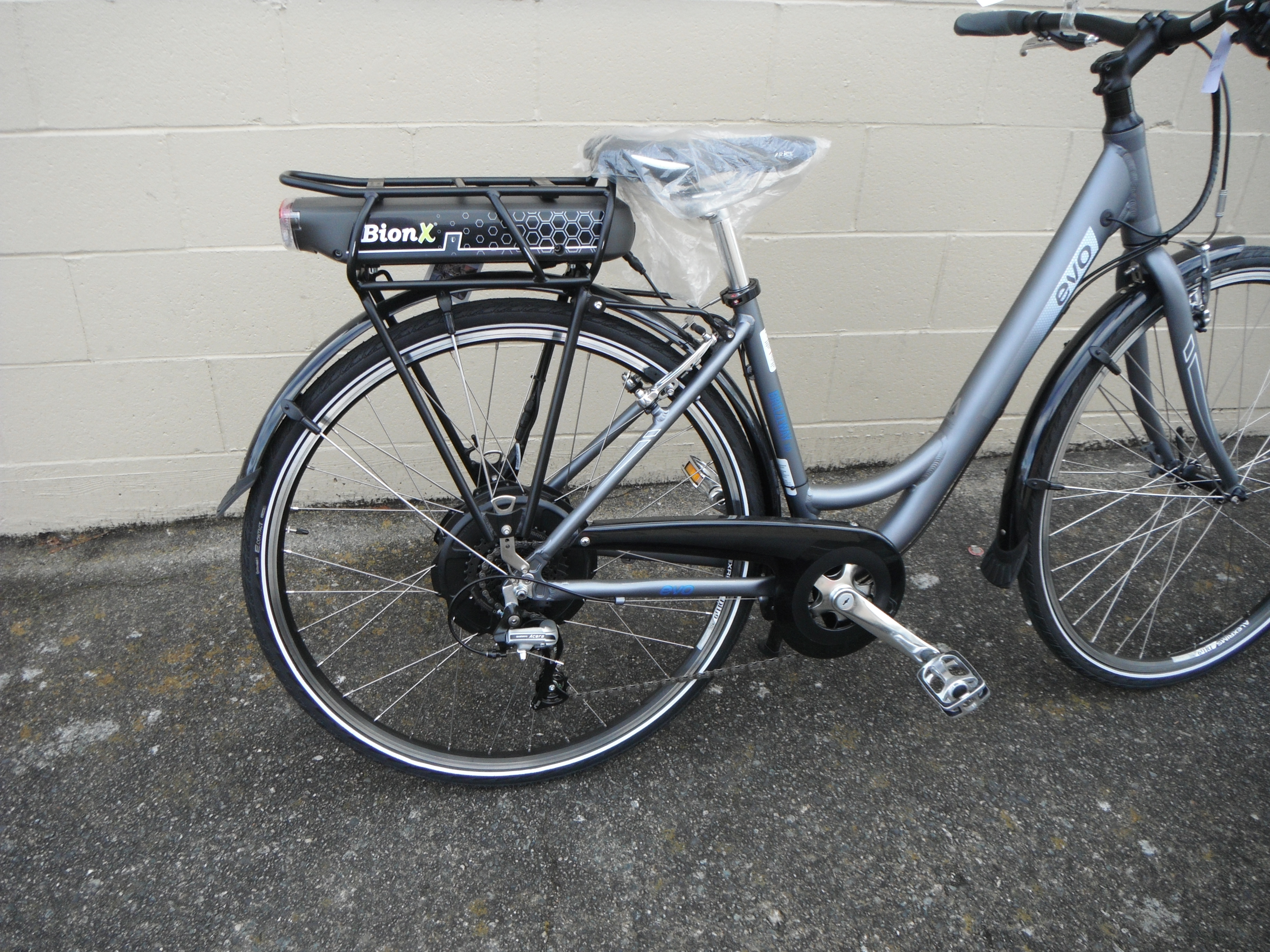 Hybrid bike 2024 sale clearance